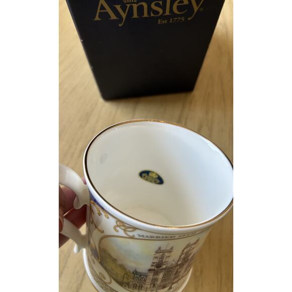 NEW Portrait Mug 2011 Wedding of Prince William & Catherine Aynsley With The Box - Picture 8 of 8